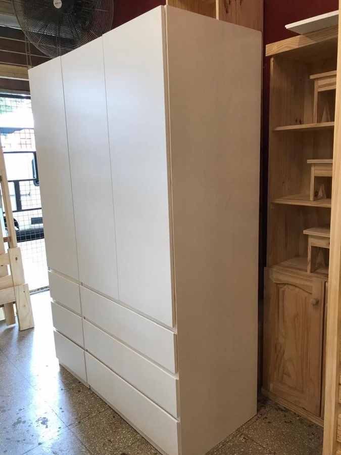 Ropero modelo 02 de Mueblería Longhi