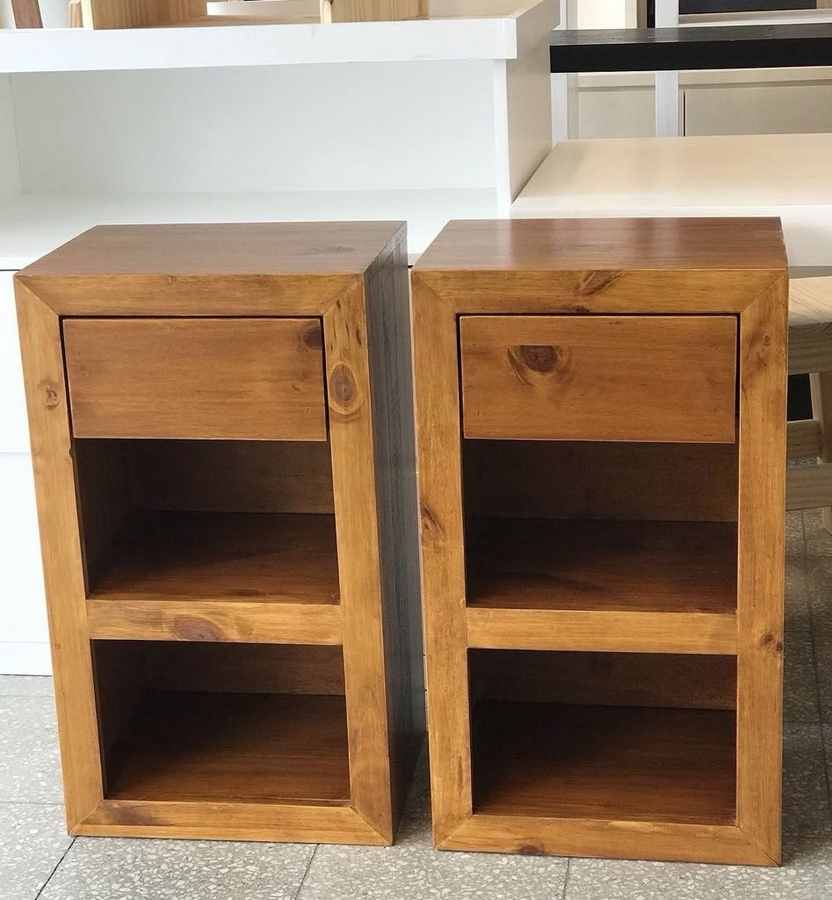 Mesa de luz modelo 04 de Mueblería Longhi