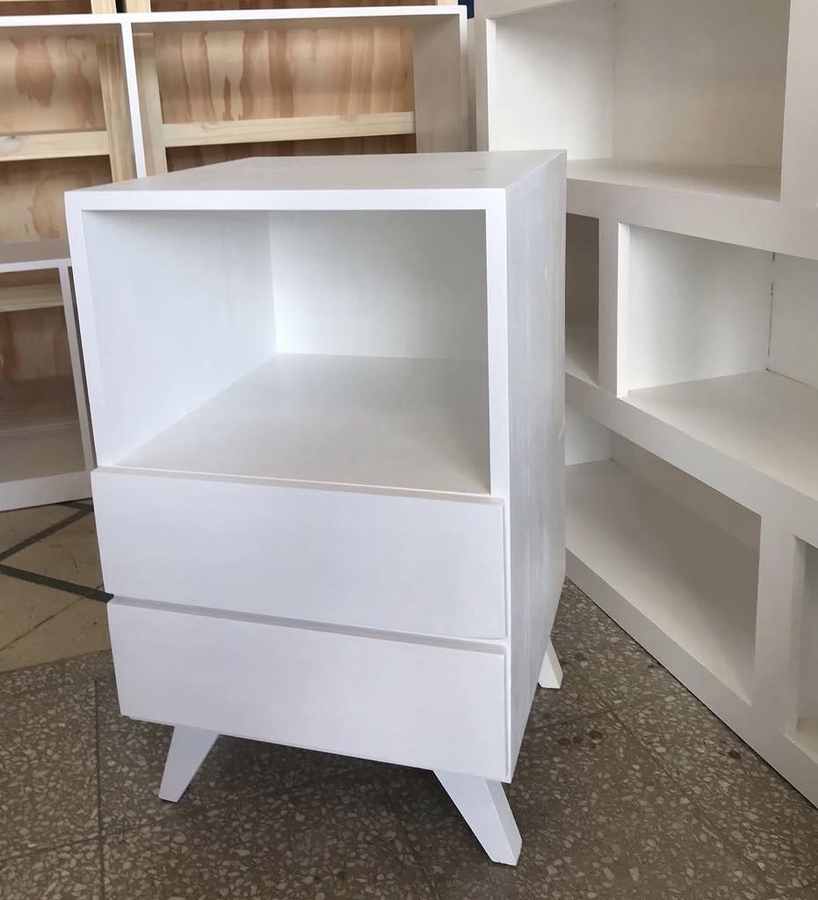 Mesa de luz modelo 07 de Mueblería Longhi