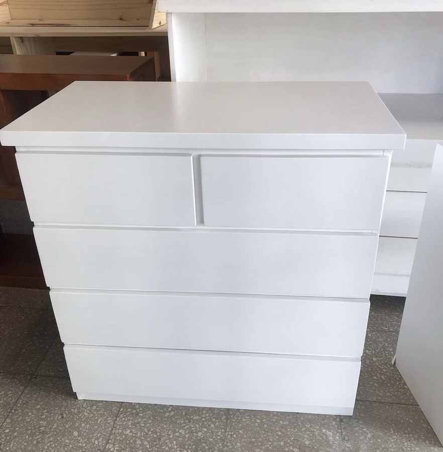 Cómoda modelo 04 de Mueblería Longhi