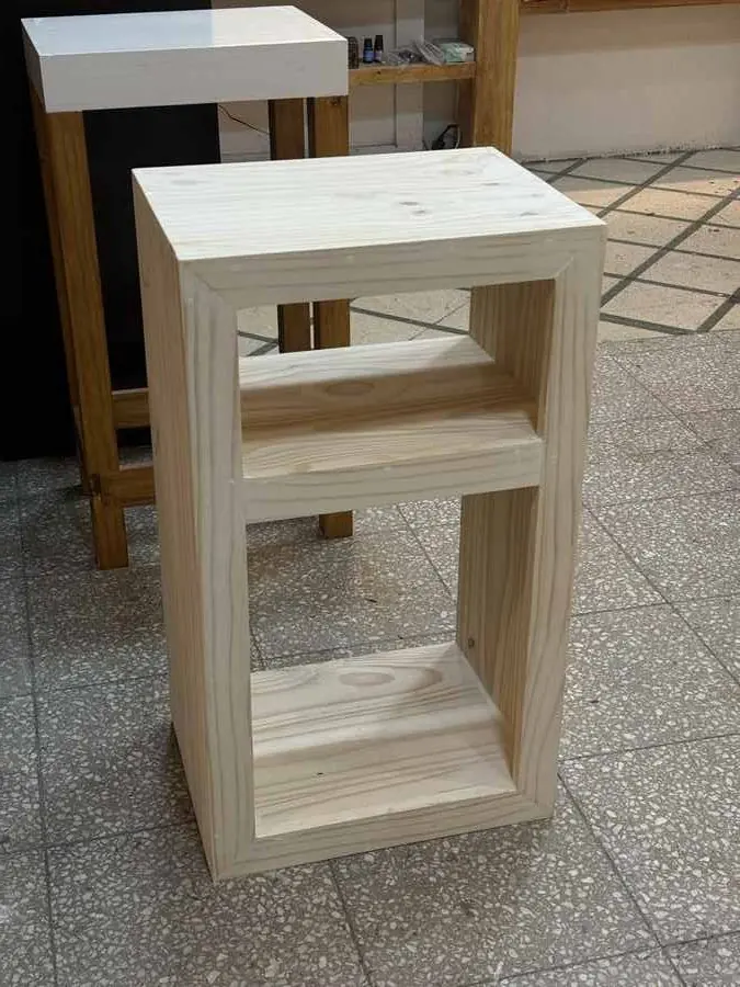 Mesa de luz modelo 20 de Mueblería Longhi