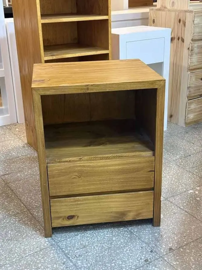 Mesa de luz modelo 15 de Mueblería Longhi